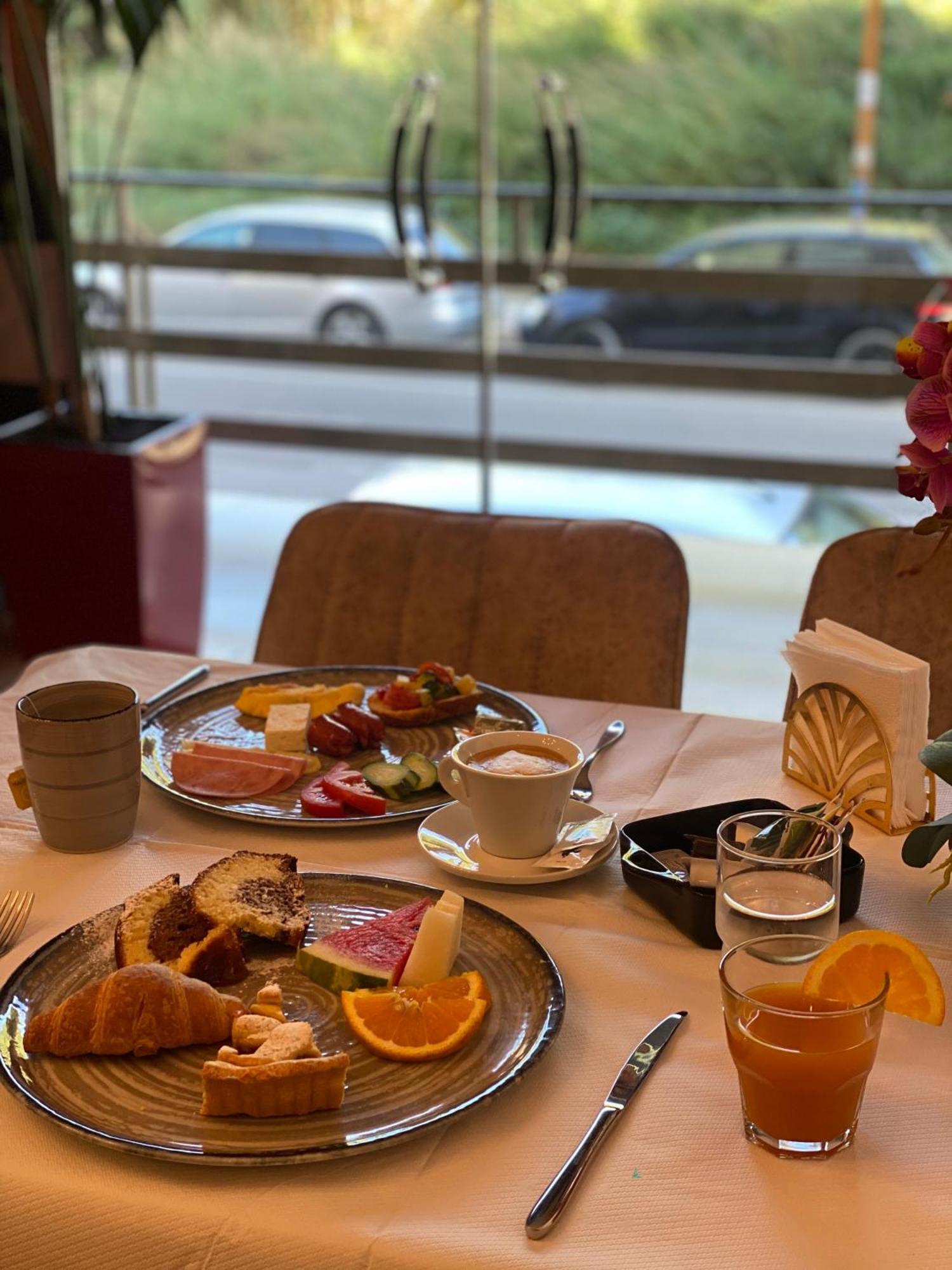 Peaky Hotel Durrës 외부 사진