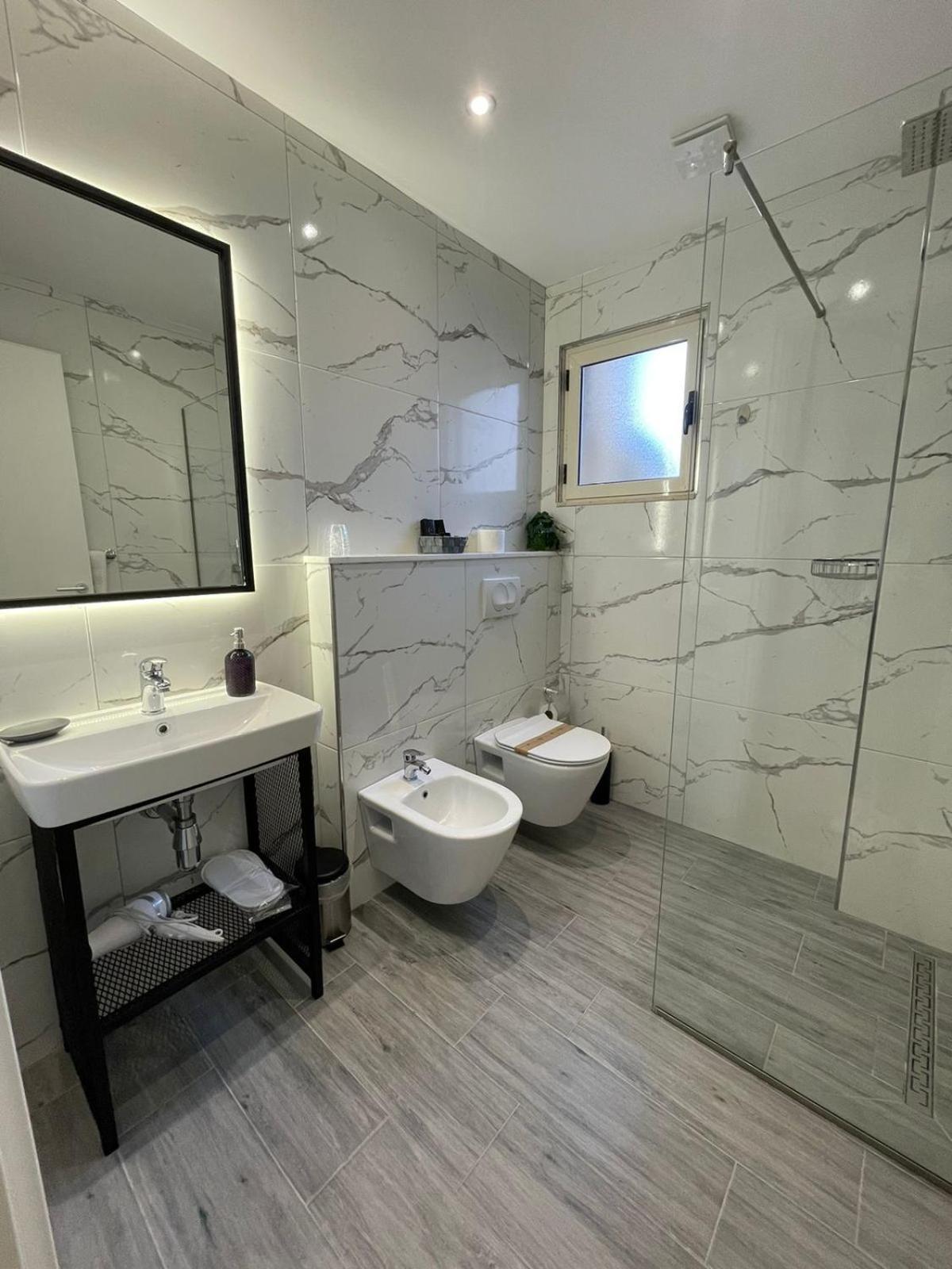 Peaky Hotel Durrës 외부 사진